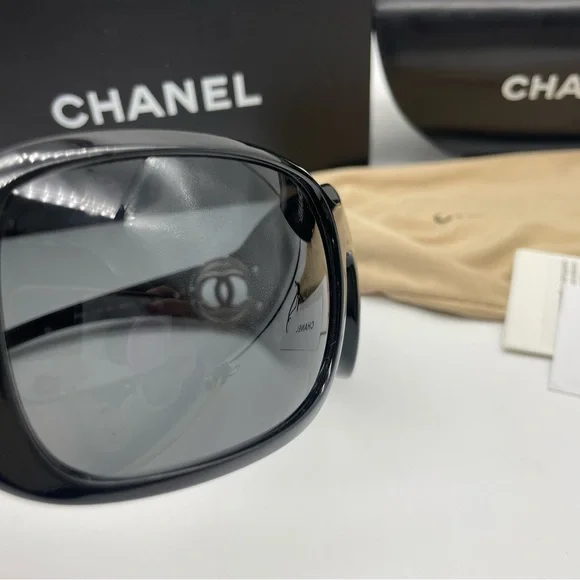 Chanel Black Sunglasses - Picture 4 of 8